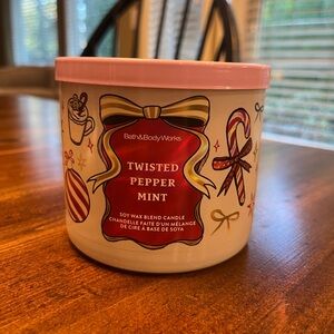 Bath & Body Works 3 Wick Candle Twisted Peppermint